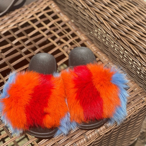 Heat wave faux fur slides - multiple sizes available 7-12 - Picture 4 of 4